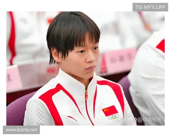 全红婵训练间隙偷偷拿起名牌包，是忘了自己才十几岁吗？