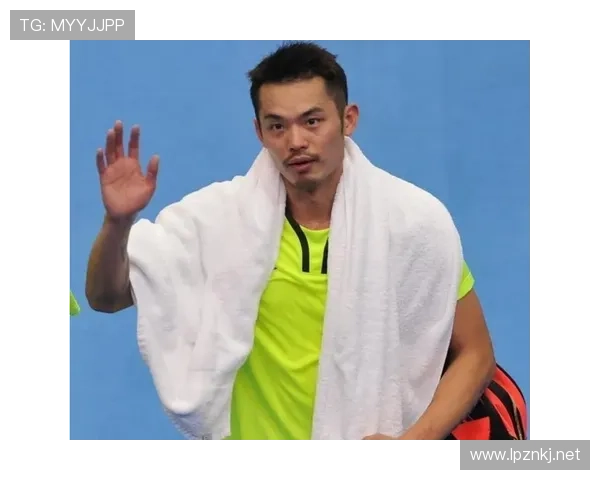 林丹居然能这么随意穿拖鞋出街？比我约会还讲究？