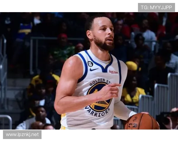 库里厨房堆满顶级食材，谁能想到他比赛里这么拼命才缺觉？