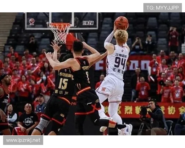 犯规地点如何影响判罚？规则拆解关键细节