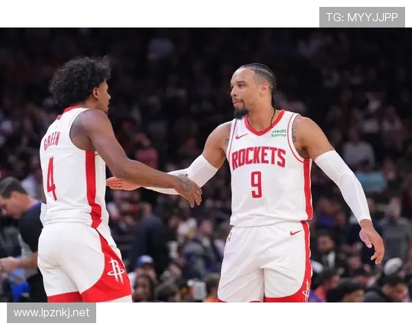 芬利无球跑动牵制防线，拉开空间改变进攻结构