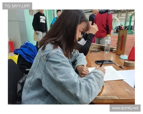 篮球前场规则包含哪些具体内容以及裁判如何进行违例判罚